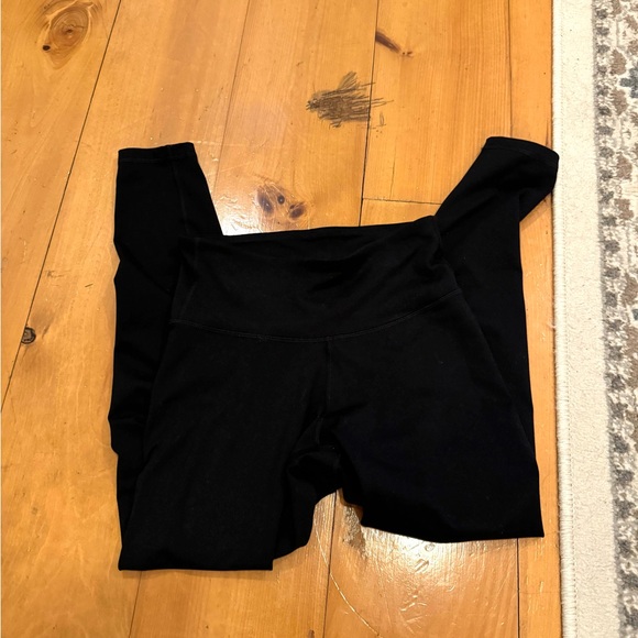 Old Navy Black 7/8 length Leggings - Picture 2 of 4